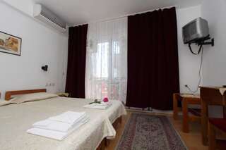 Отель Family Hotel Verona Созополь Двухместный номер с 1 кроватью или 2 отдельными кроватями-11